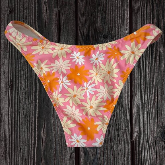 Retro Floral Bikini Set – Size Small – Cute & Comfy! - Picture 8 of 14